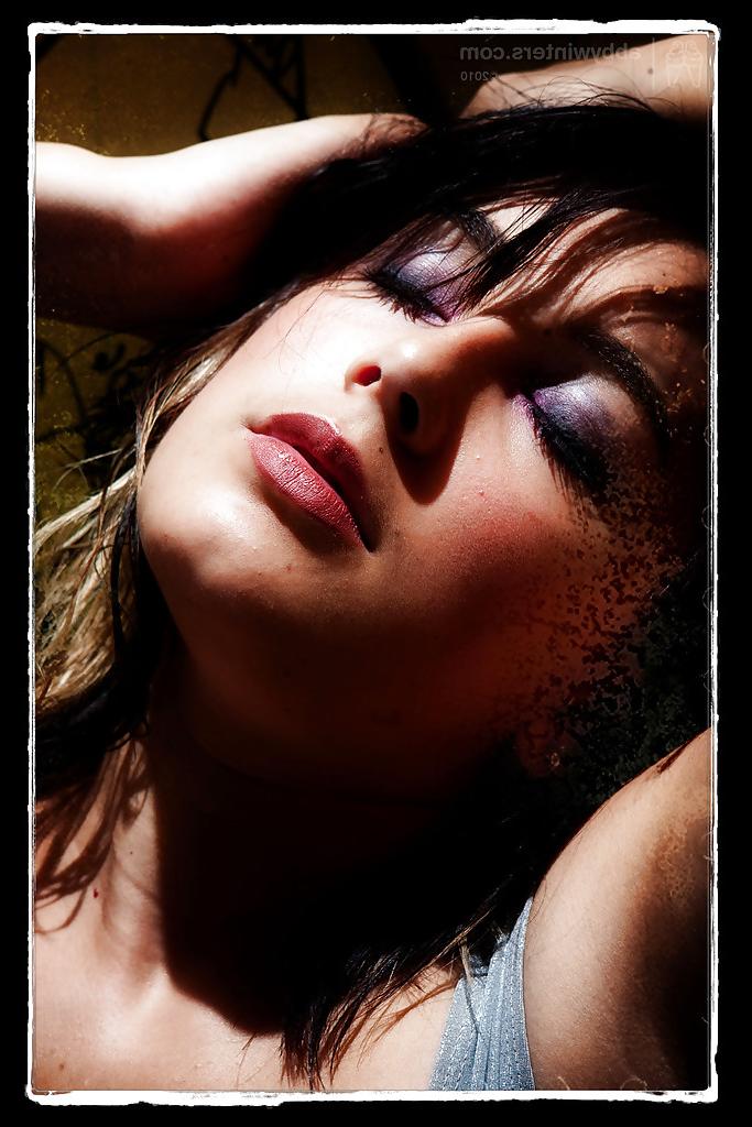 16P Vintage glamour shots featuring busty amateur model Cleo and spread twat