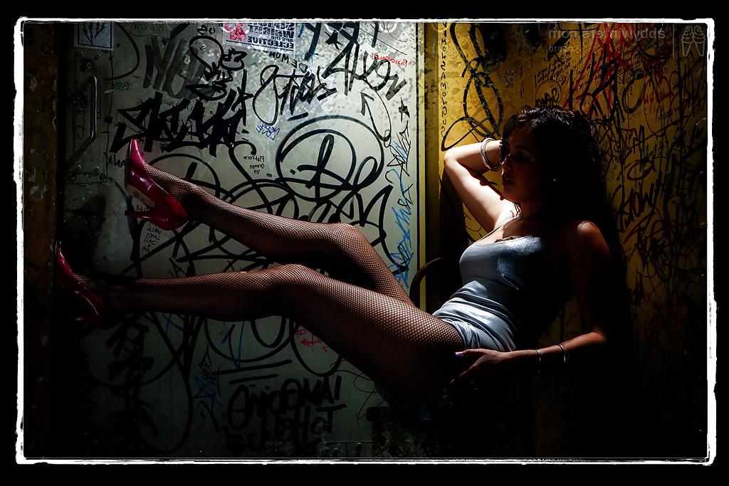 16P Vintage glamour shots featuring busty amateur model Cleo and spread twat