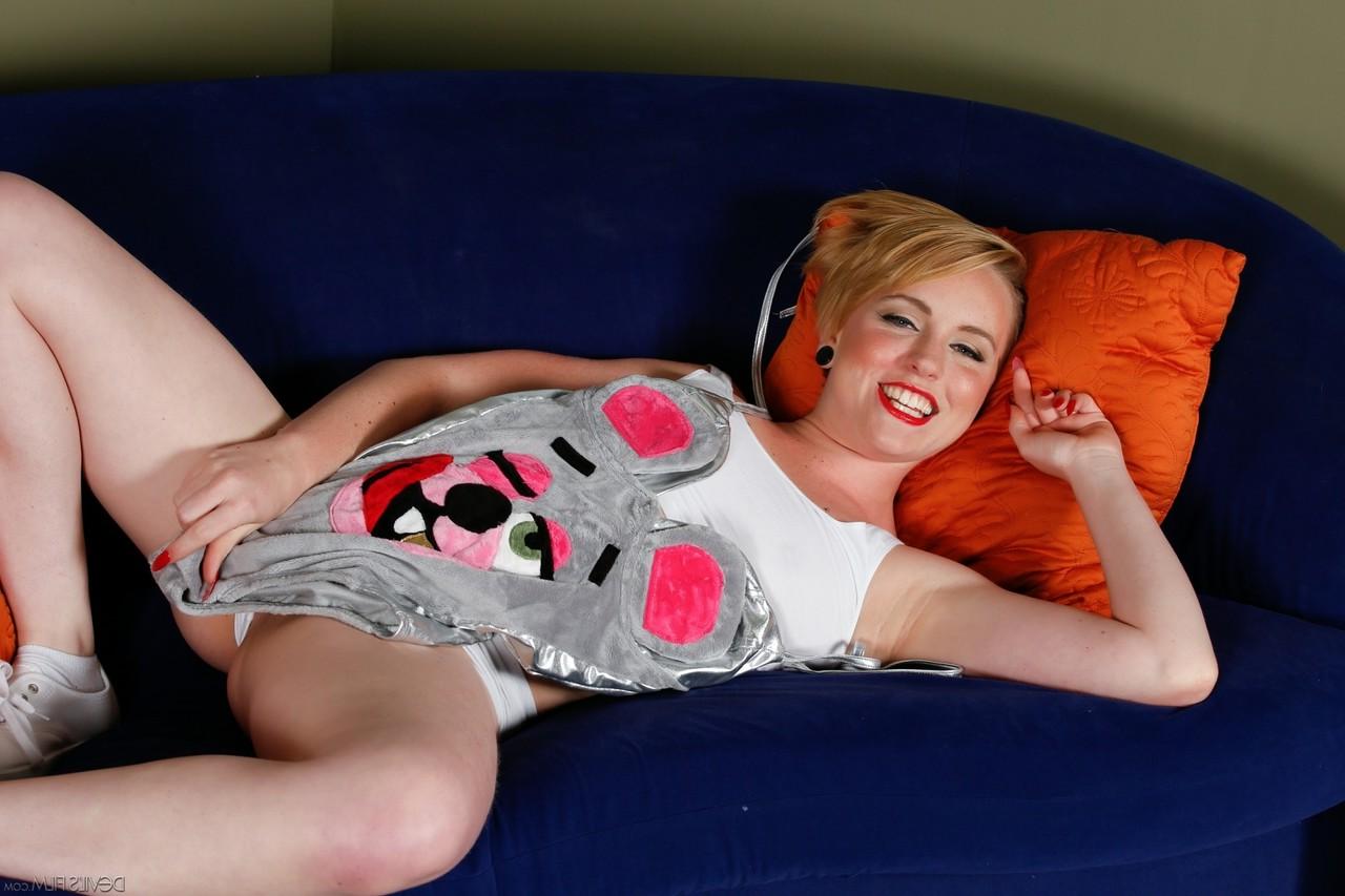 18P Little short-haired Miley May enjoying her glass dildo & herself