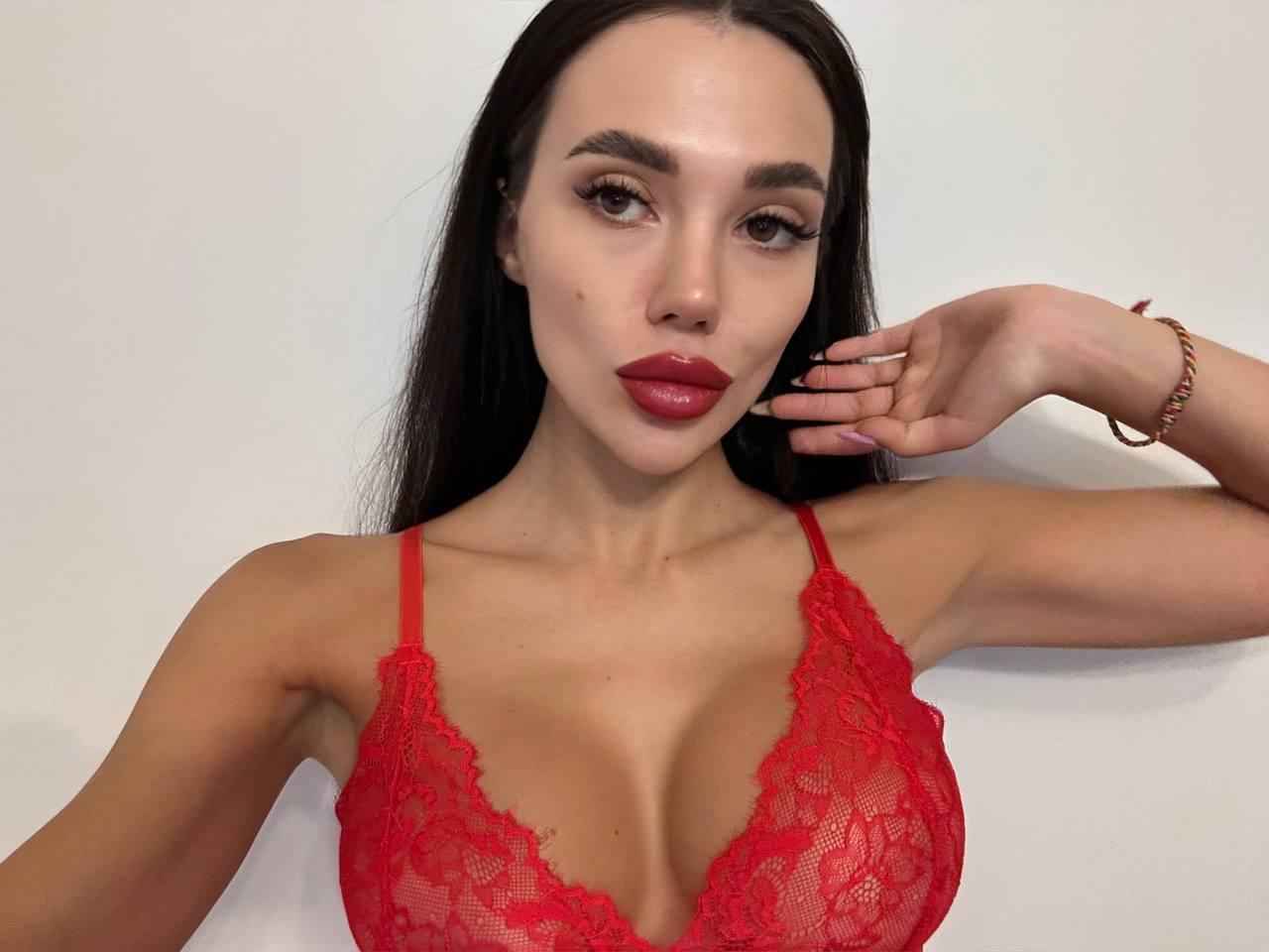10P La impresionante Kris Top amateur de Onlyfans posa con lencería roja y tacones altos
