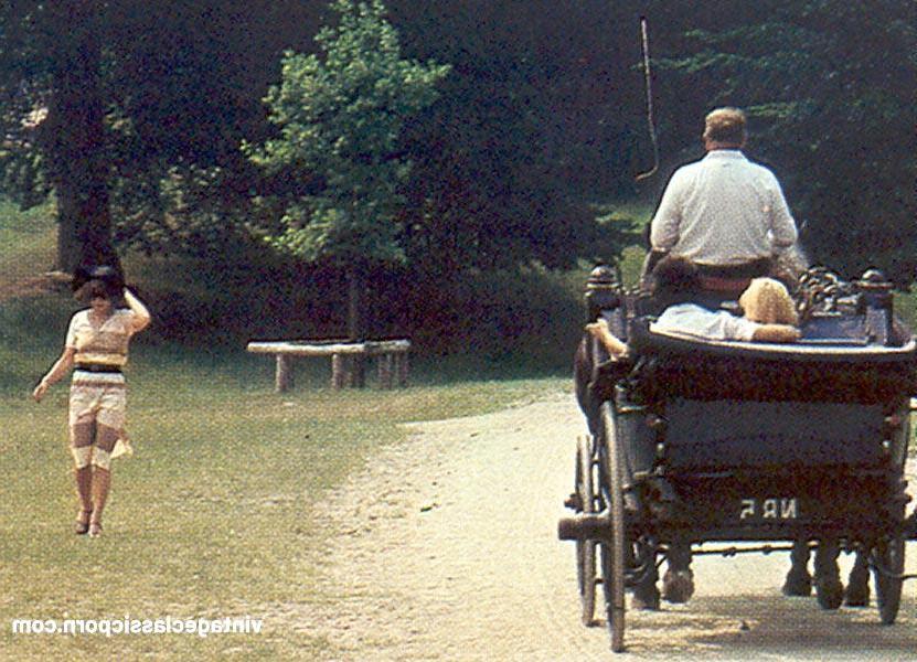18P Garotas excitadas fazem um passeio a cavalo antes de compartilhar uma ereção rígida em um trio vintage