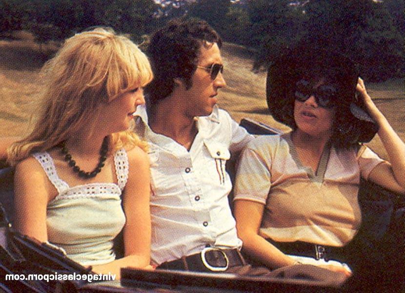 18P Garotas excitadas fazem um passeio a cavalo antes de compartilhar uma ereção rígida em um trio vintage