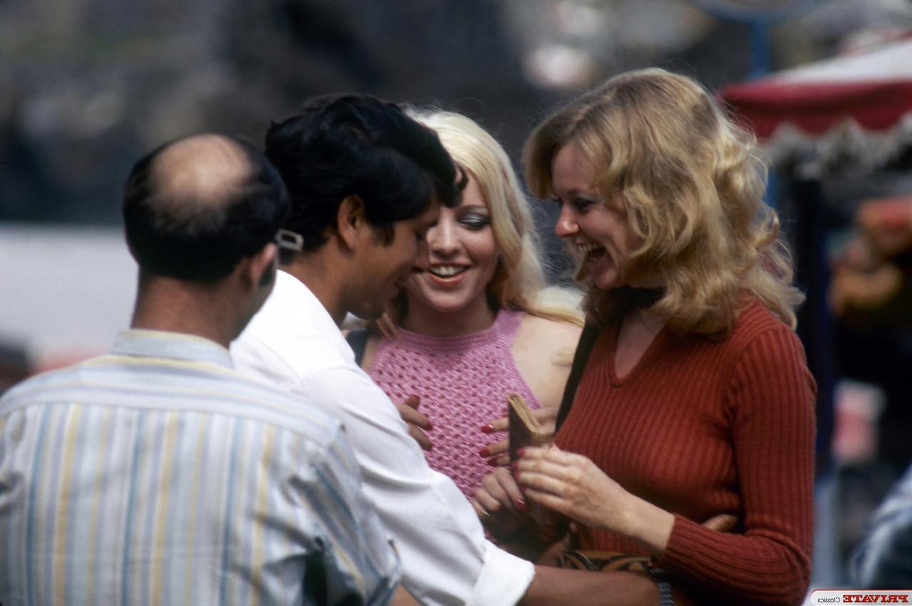 15P Vintage babes in short skirts pick up a rich local for tourist sex