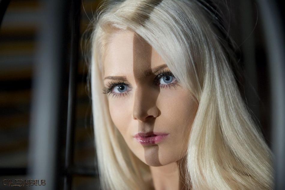 16P Platinblonde Sexsklavin wird gefickt, nachdem sie aus ihrem Käfig entlassen wurde