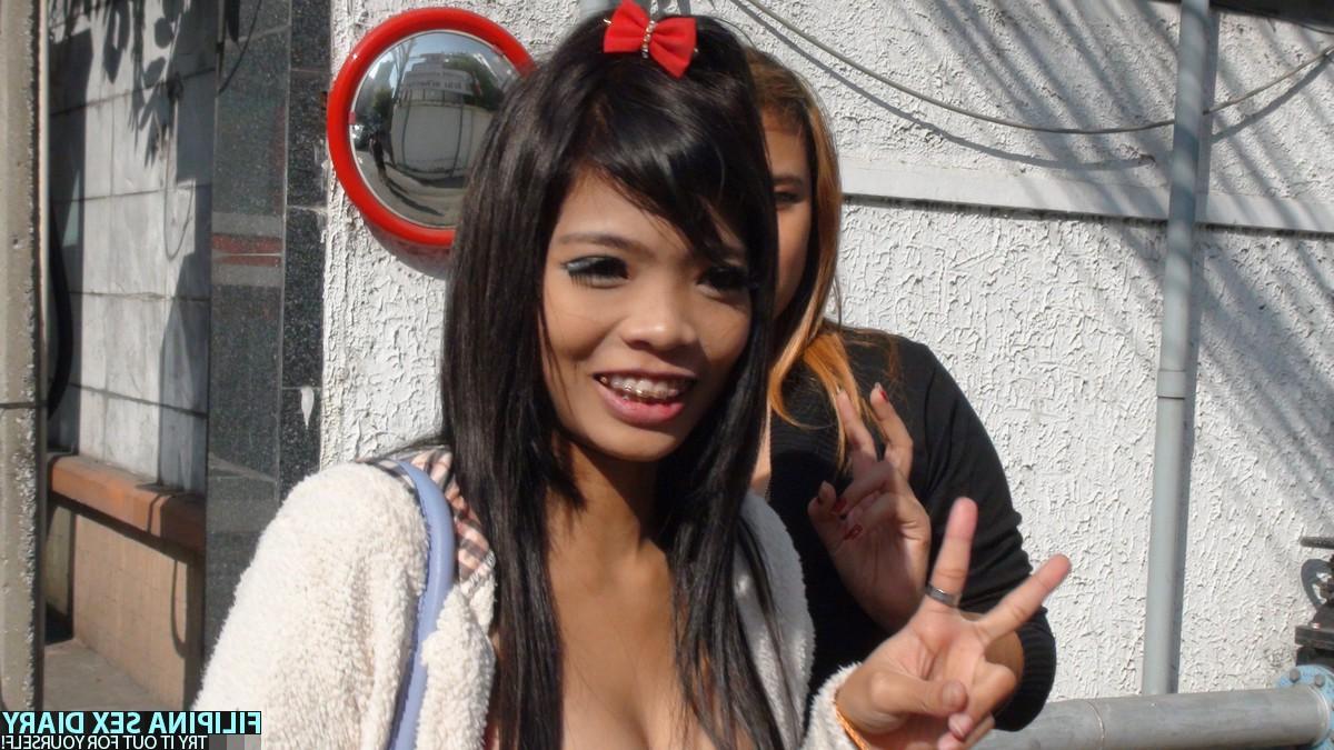 20P Kam & Tik, jolies amatrices, se font baiser la chatte asiatique dans un plan à trois.