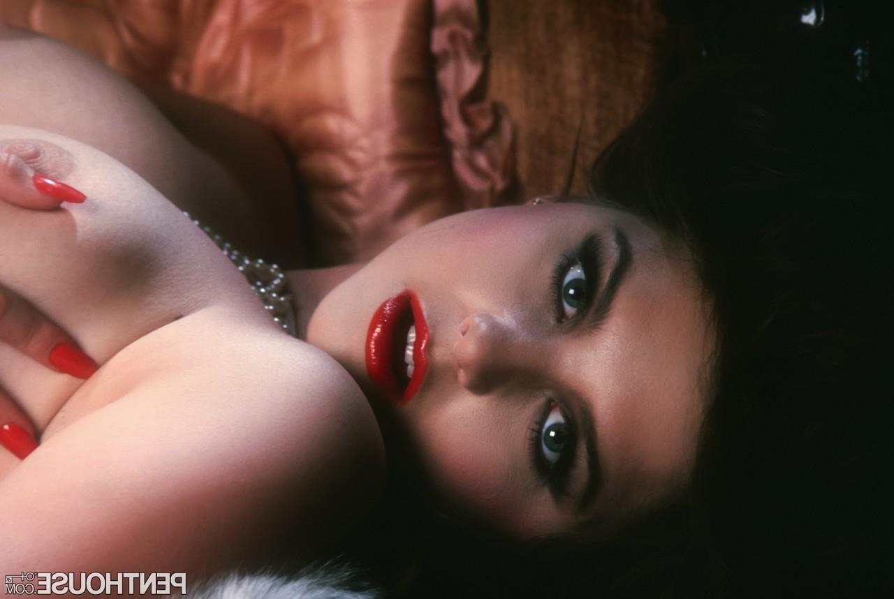 14P Vintage MILF Julia Parton flaunts her great juggs and hairy muff in stockings