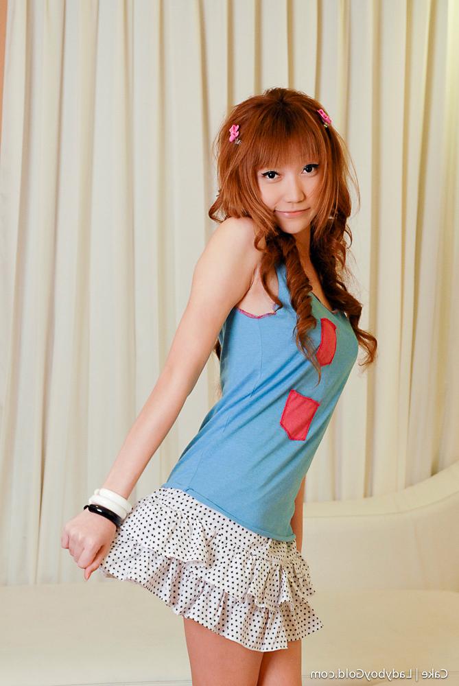 16P Ladyboy Gold featuring Cake Hot Photos
