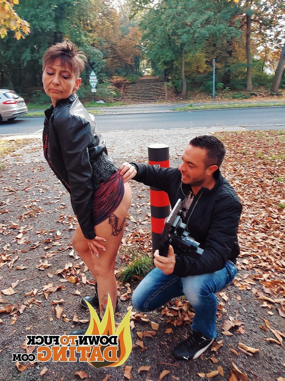 20P A ninfeta amadora selvagem Rubina sendo filmada e fodida no parque