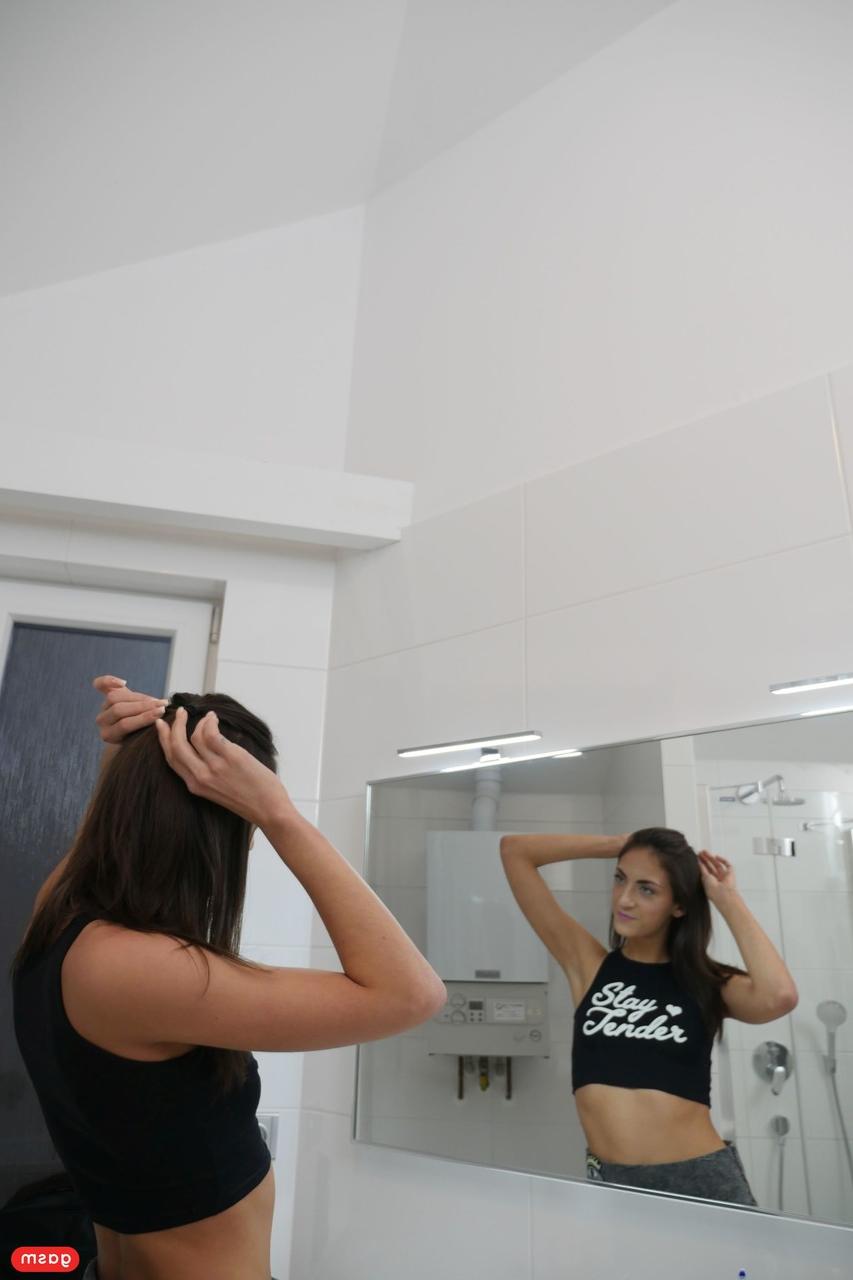 15P La sexy morena Miky Love muestra sus pequeñas tetas y disfruta del sexo duro