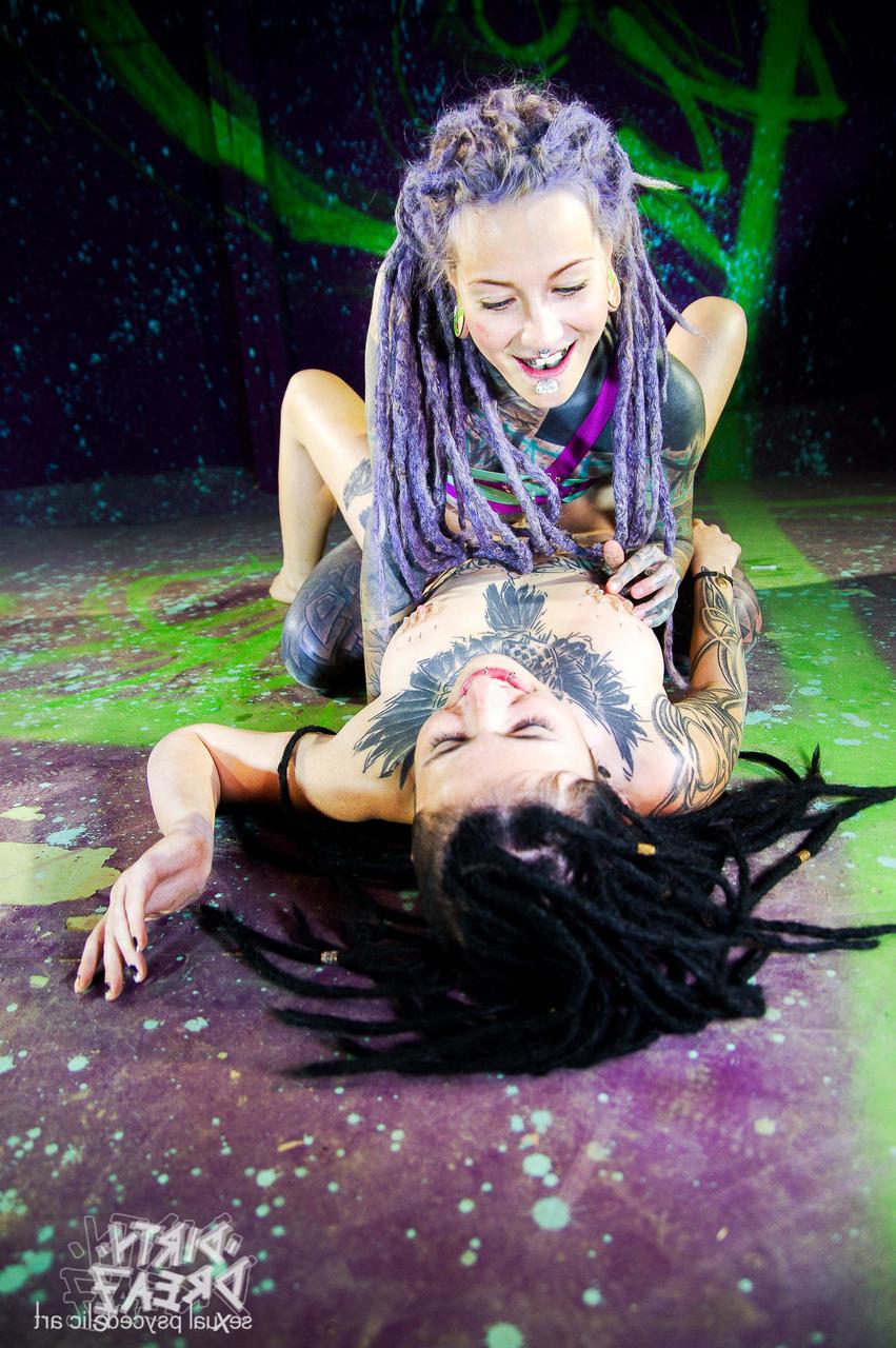 16P Heavily tattooed girls Anuskatzz and Valkyriz partake in lezdom play
