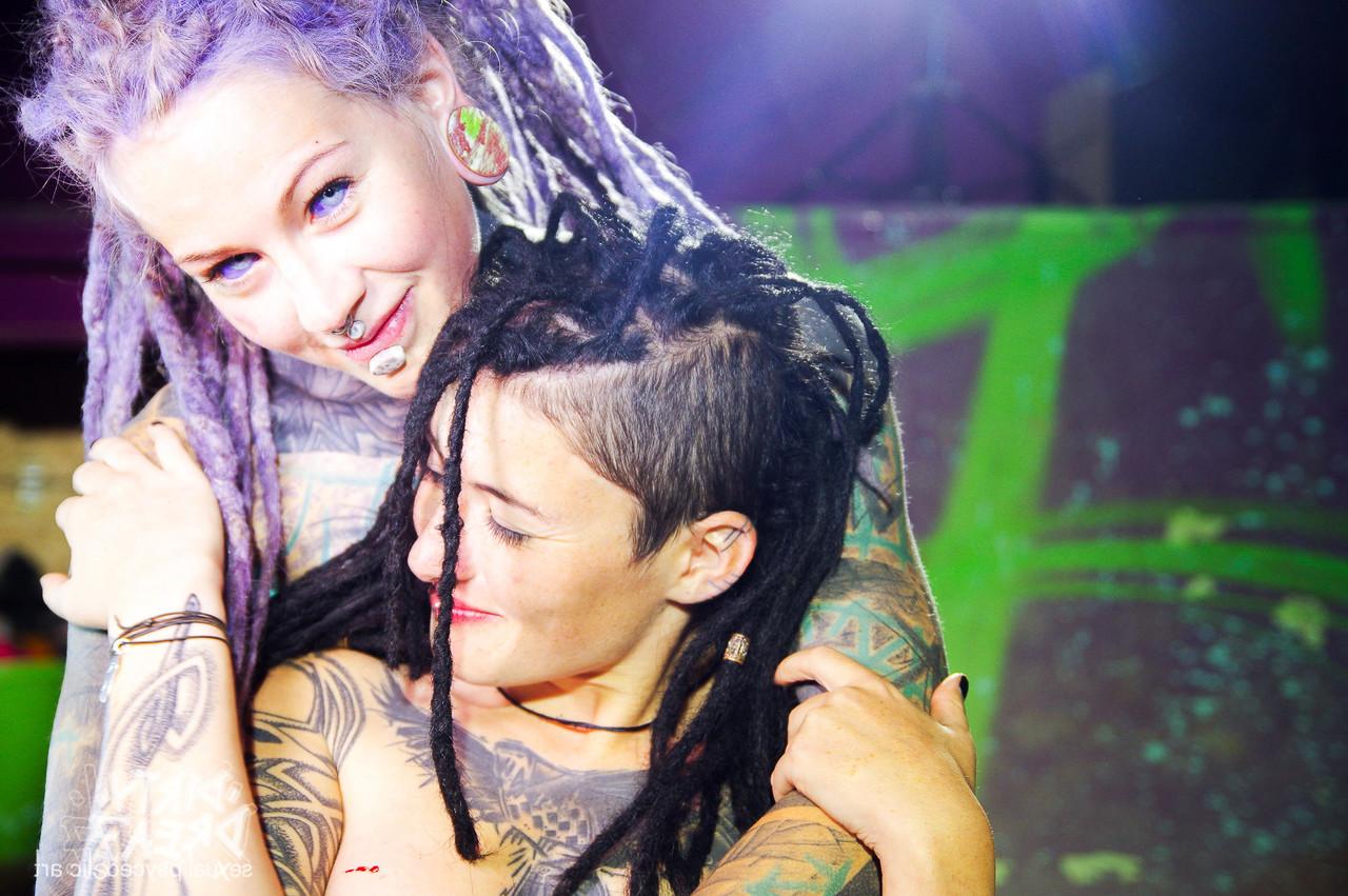 16P Heavily tattooed girls Anuskatzz and Valkyriz partake in lezdom play