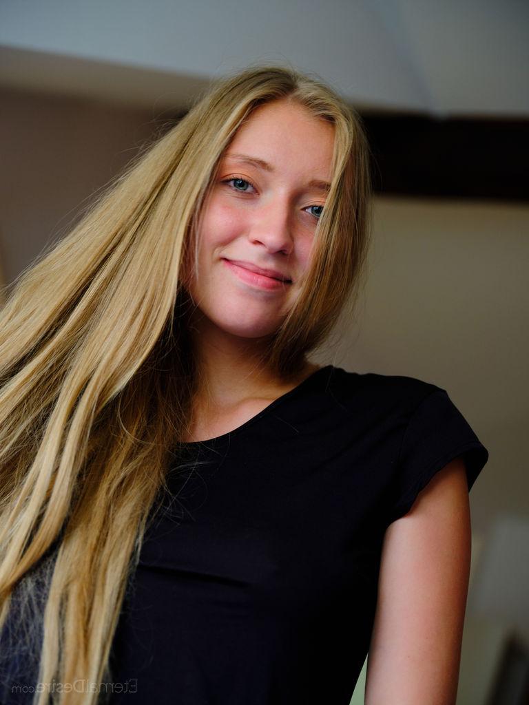 16P Young girl with long blonde hair Sailor gets totally naked on her bed