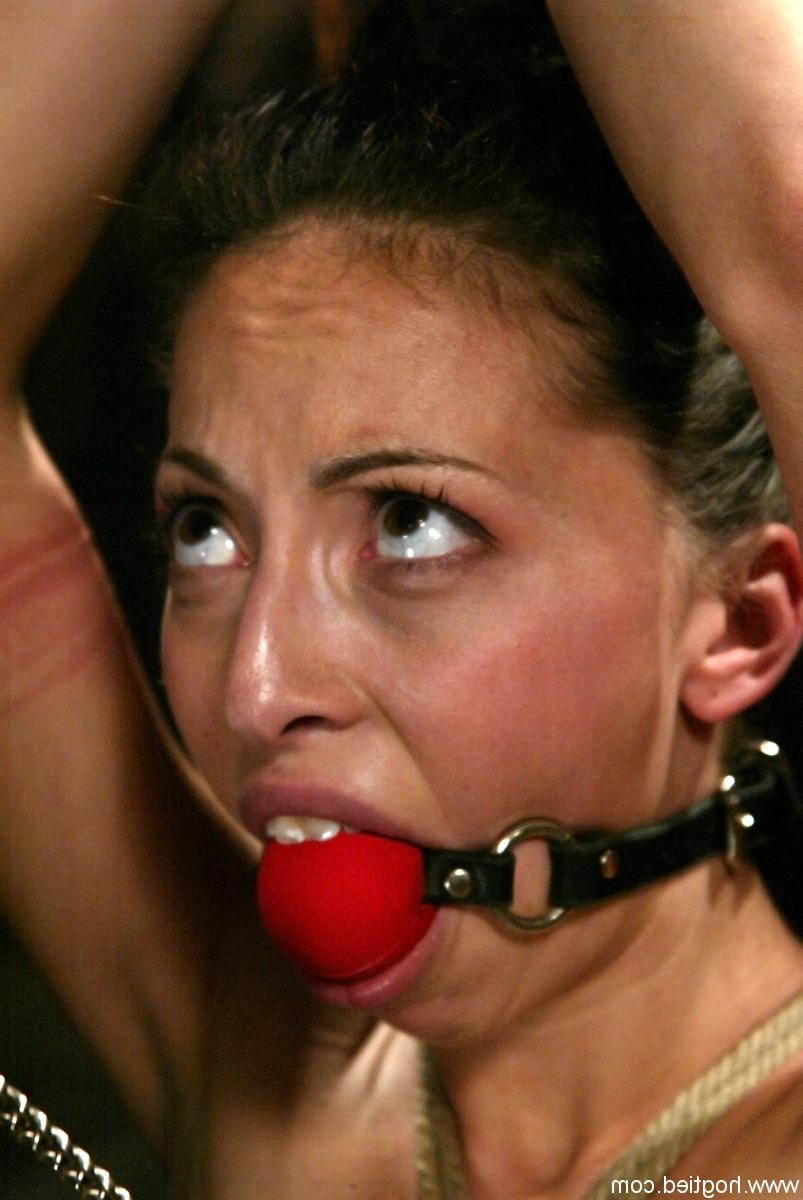 20P Tied up MILF Veronica Jett getting whipped and finger fucked by her master