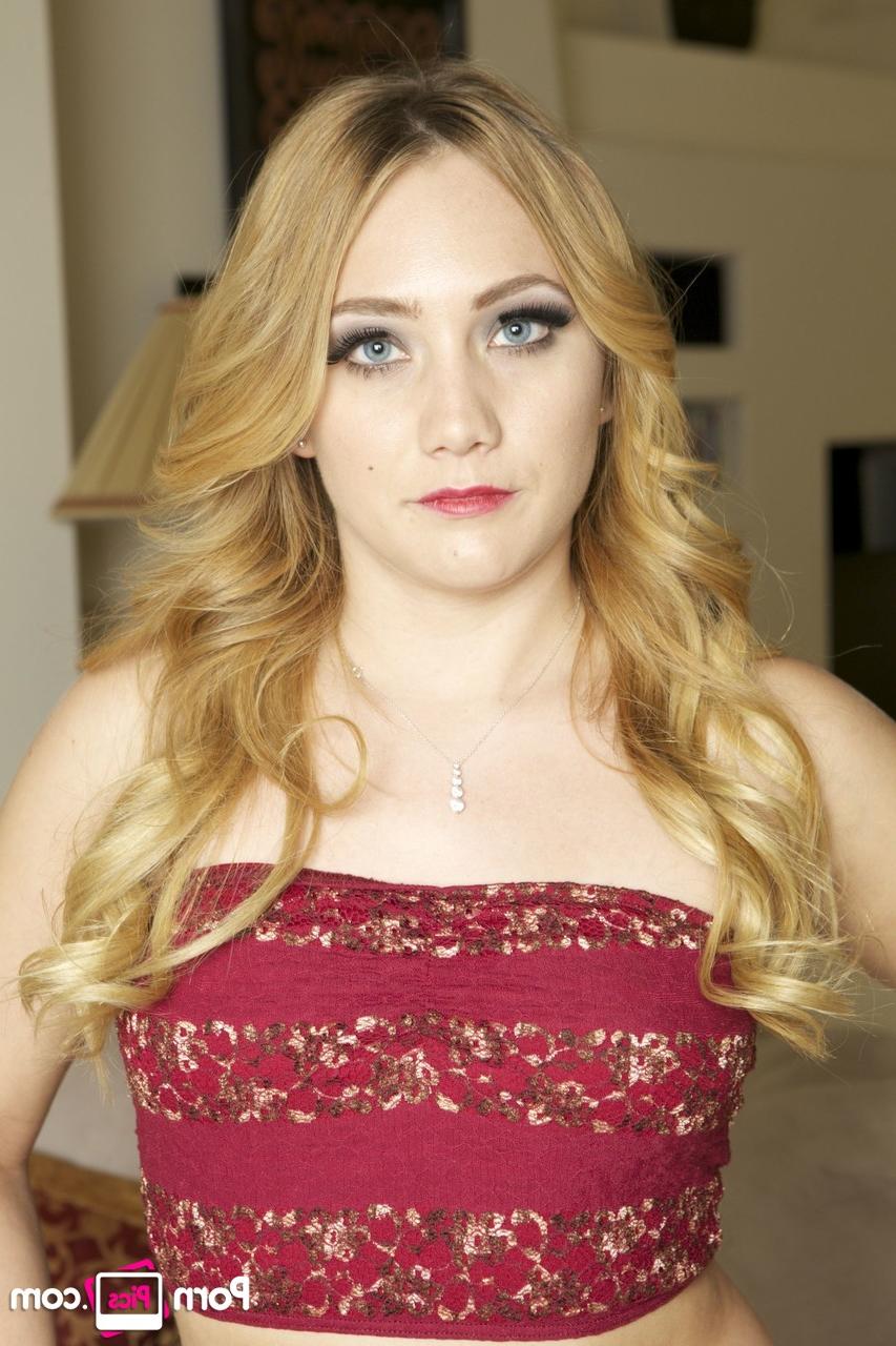 20P Sexy blonde AJ Applegate undresses and flaunts her incredible big ass