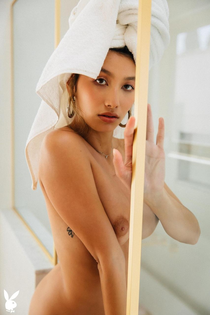 20P Glamorous babe Dominique Lobito washes her sexy boobs & body in a solo