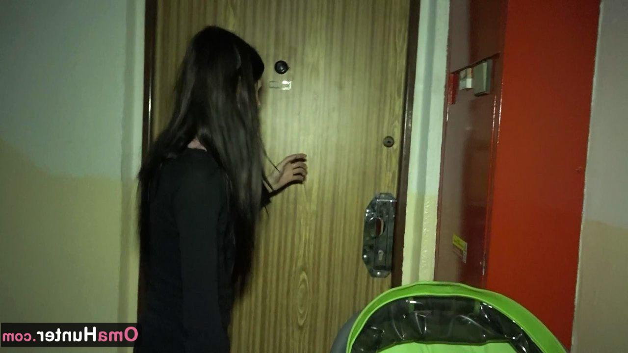 16P Jovem morena faz sexo lésbico com a gorda e madura Brigita