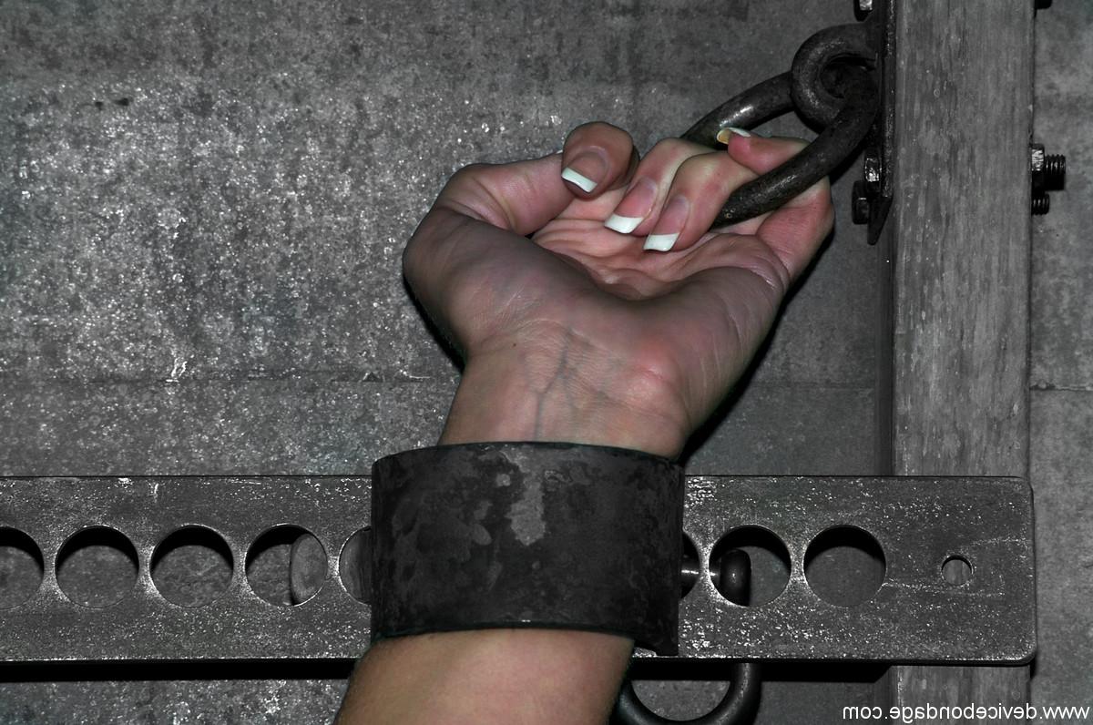 20P Device Bondage Natalia Love