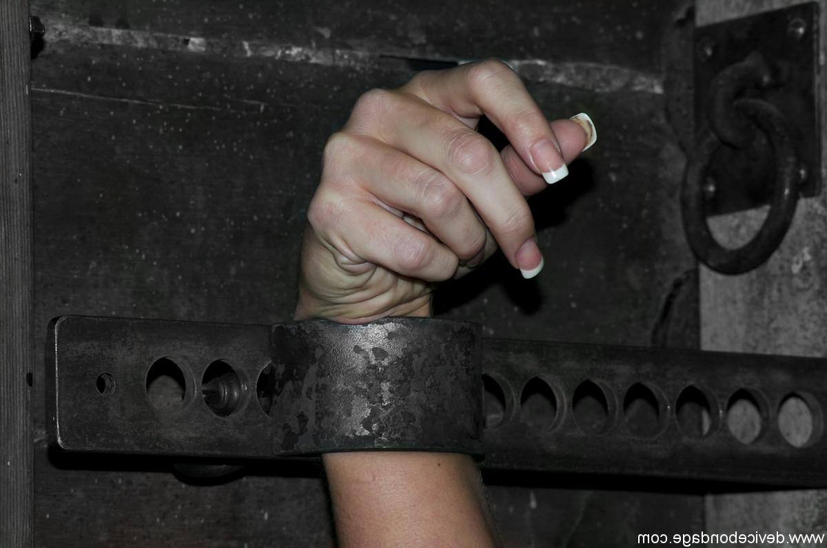 20P Device Bondage Natalia Love