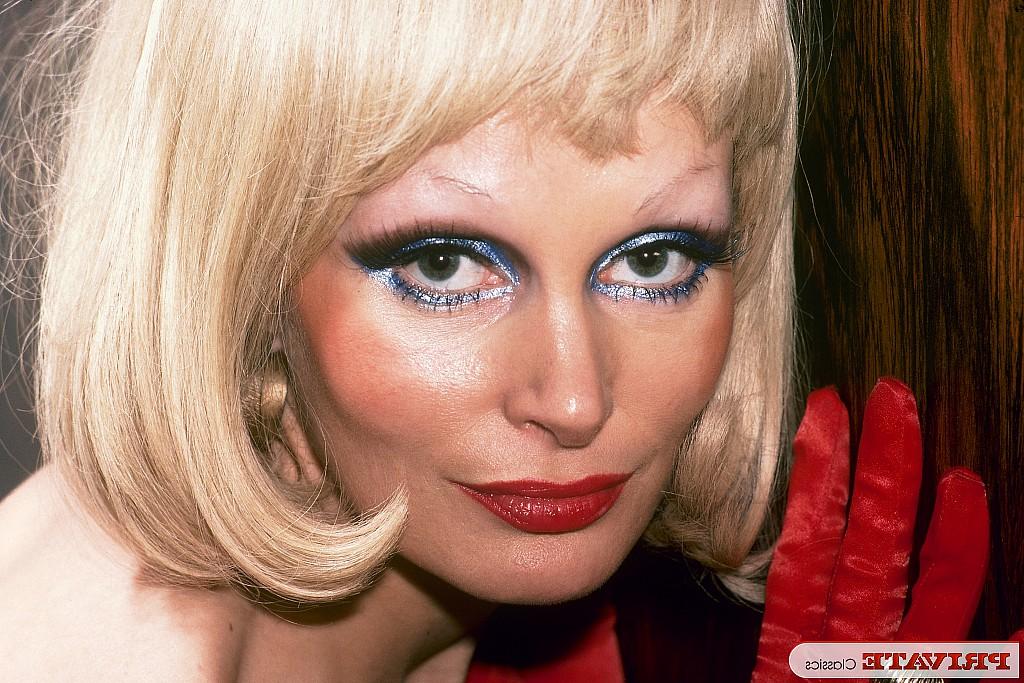 15P Vintage porn starlets enjoy sex with both men and women