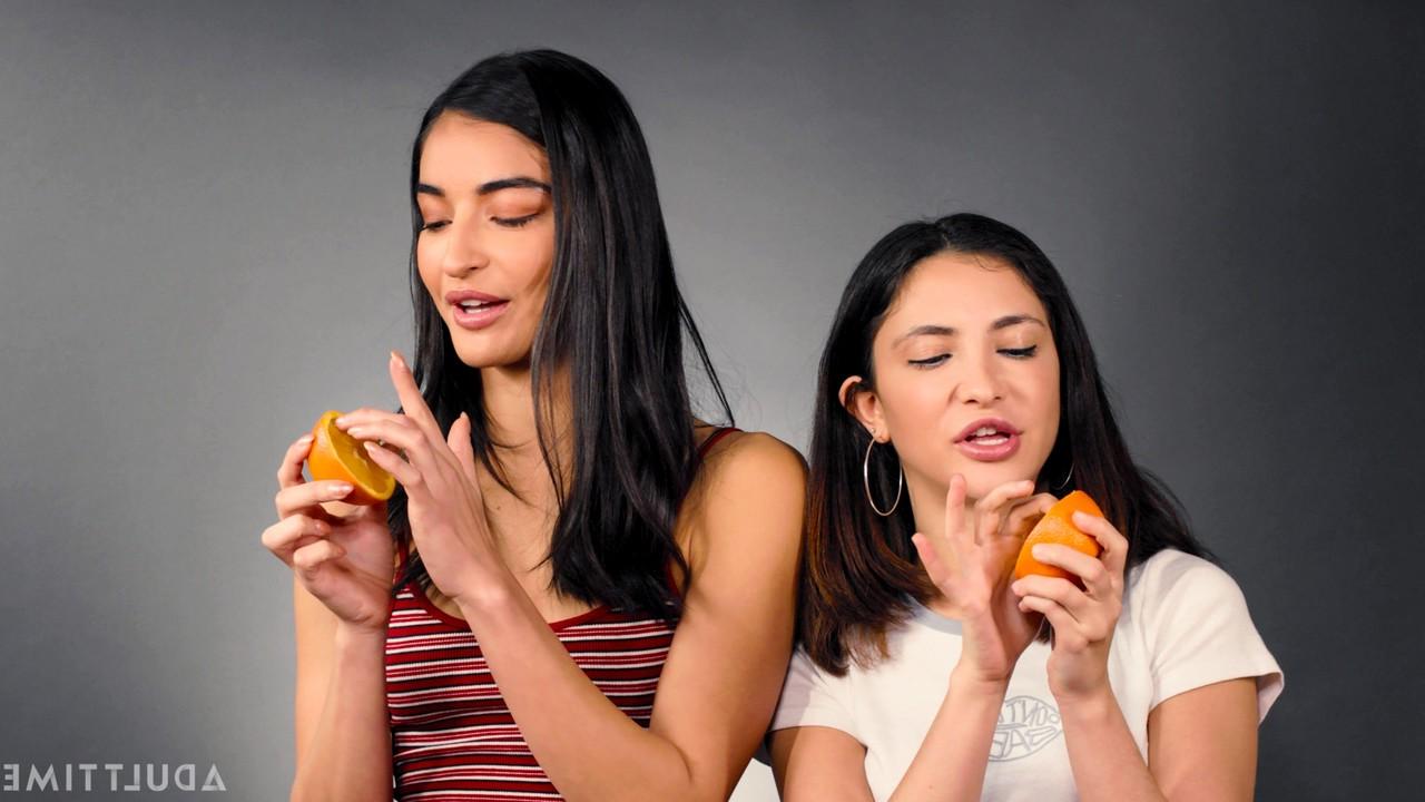 15P As morenas Jane Wilde e Emily Willis comem frutas antes do sexo lésbico