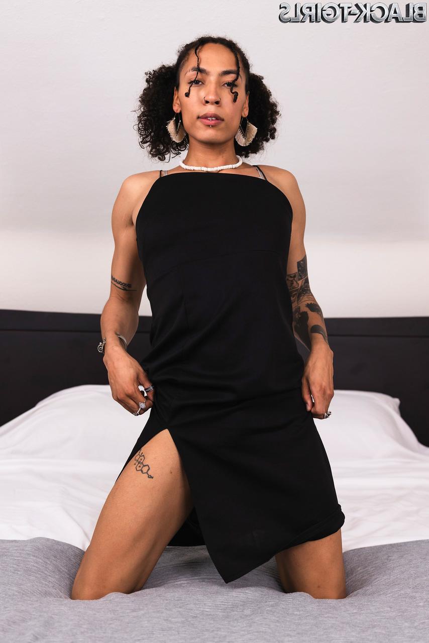 16P Noir TGirls Liza Belle