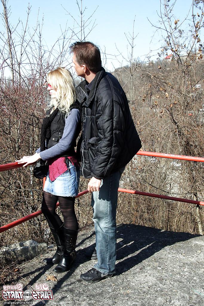 16P Die heiße Teenie Kristyna B bekommt nach dem Fick im Freien einen Cumshot in den Mund