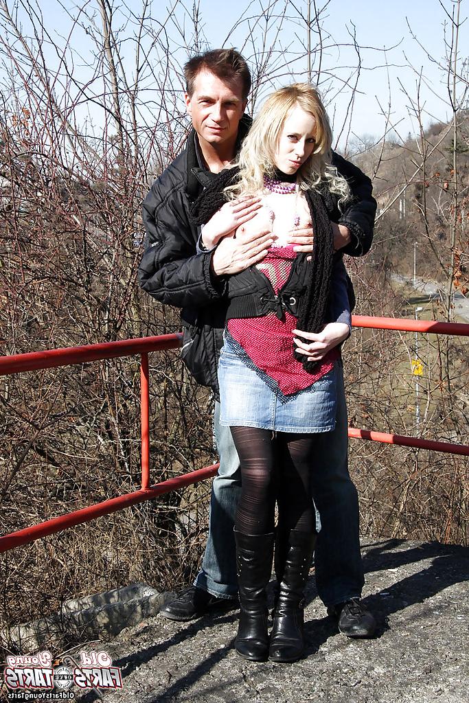 16P Die heiße Teenie Kristyna B bekommt nach dem Fick im Freien einen Cumshot in den Mund
