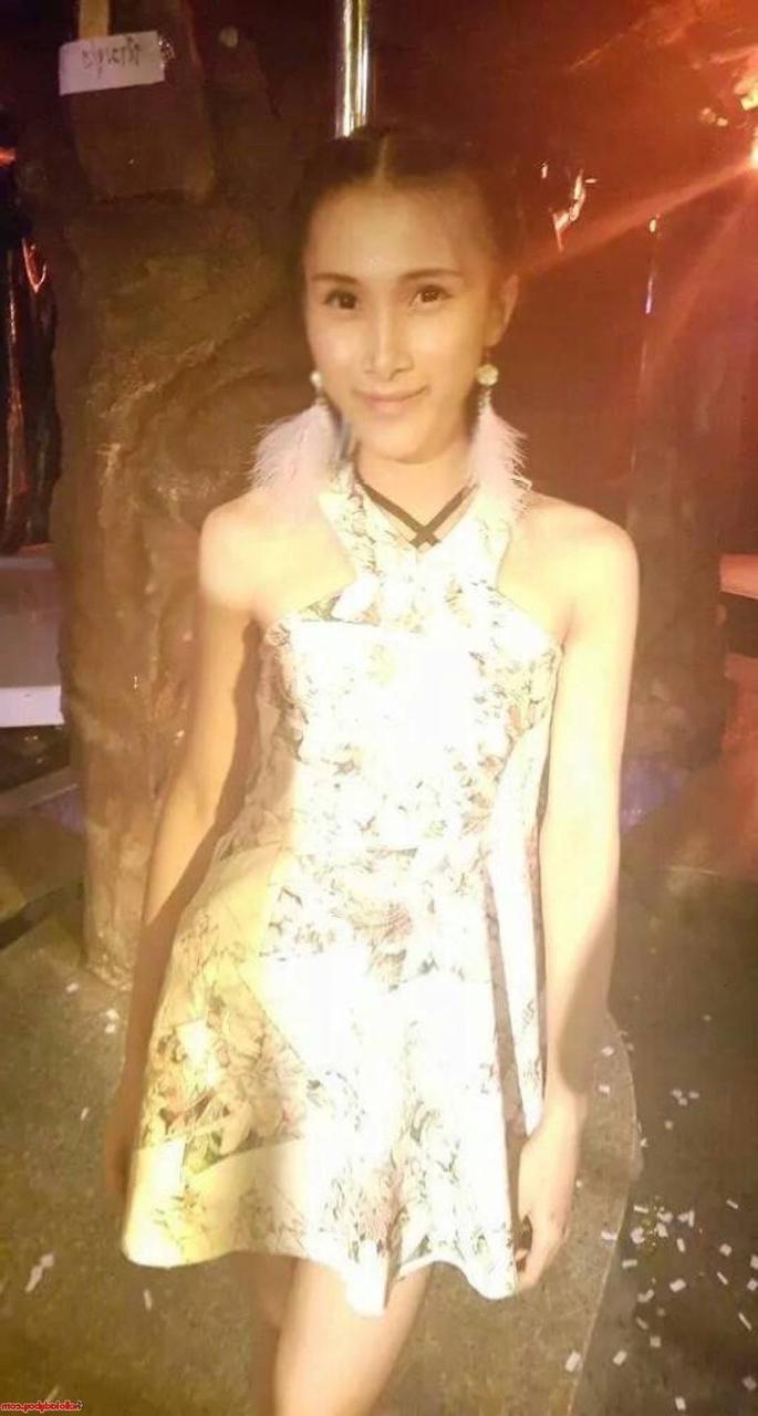 20P Sweet Asian shemale Phoo posing in her hot outfits in her compilation