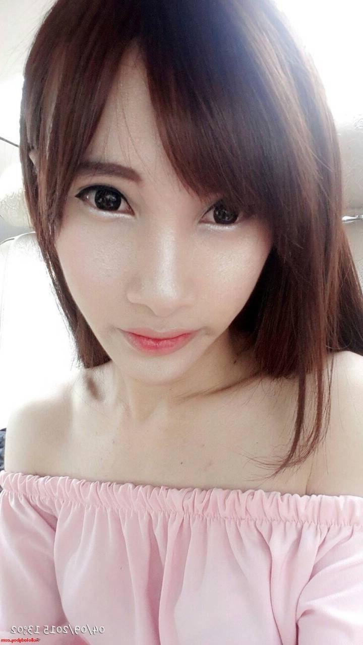 20P Sweet Asian shemale Phoo posing in her hot outfits in her compilation