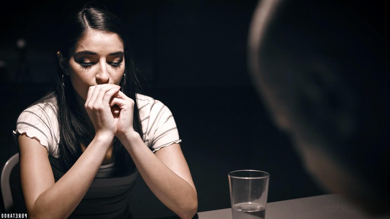 20P La adolescente estadounidense con una figura delgada Emily Willis es embestida en su dormitorio
