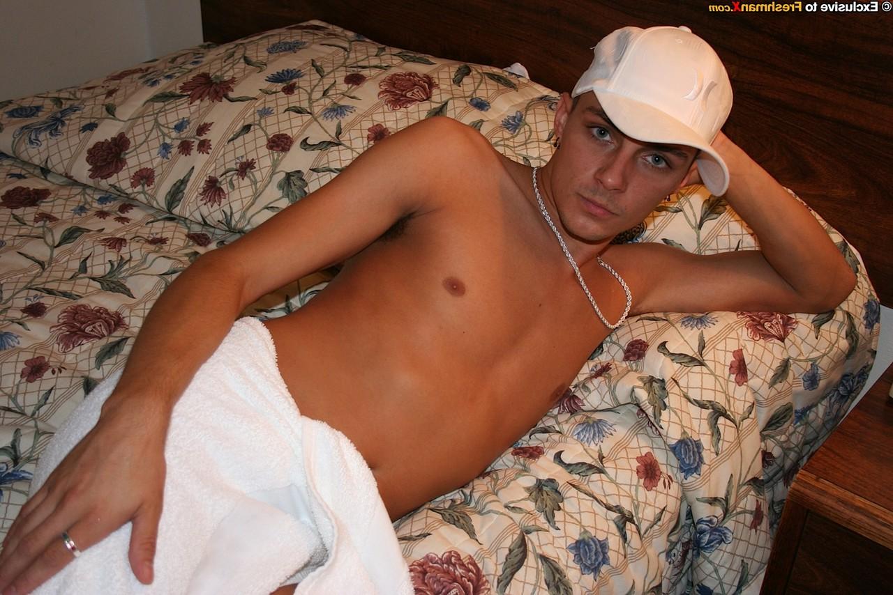20P Horny twink with a hat Bryan Summers stripping and fapping in a gay solo