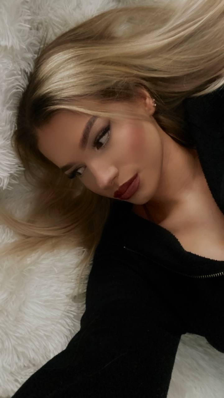 17P Glamorous teen Blondie Wiki posing in her great solo compilation