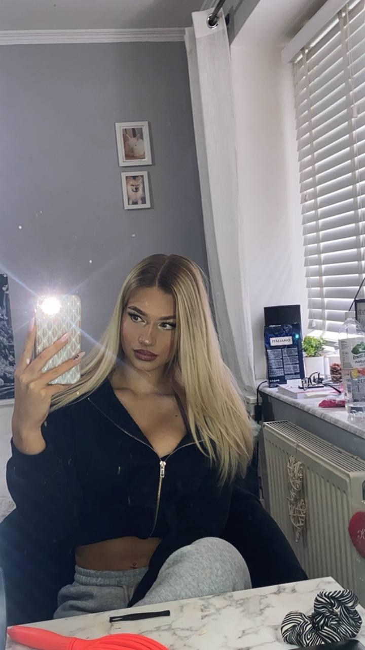 17P Glamorous teen Blondie Wiki posing in her great solo compilation