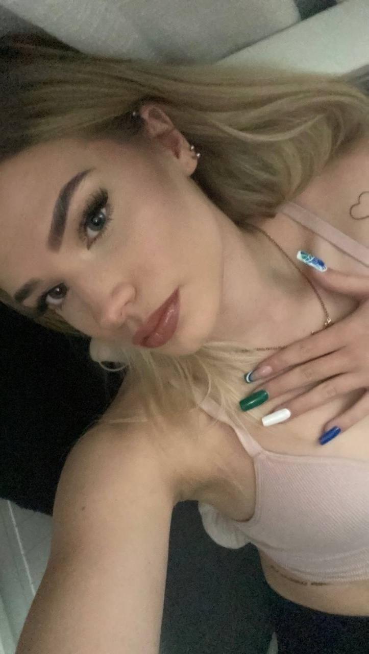 17P Glamorous teen Blondie Wiki posing in her great solo compilation
