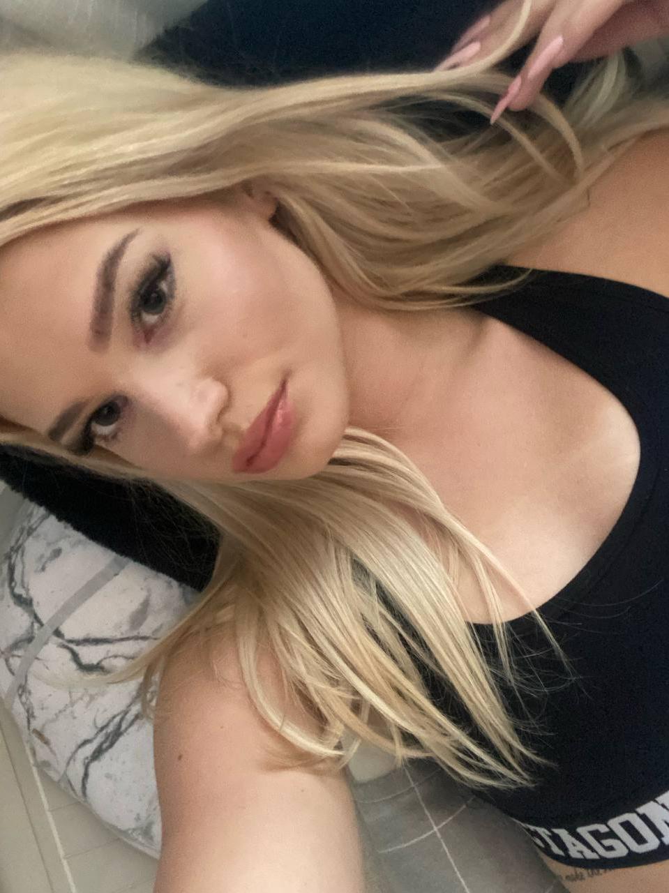 17P Glamorous teen Blondie Wiki posing in her great solo compilation