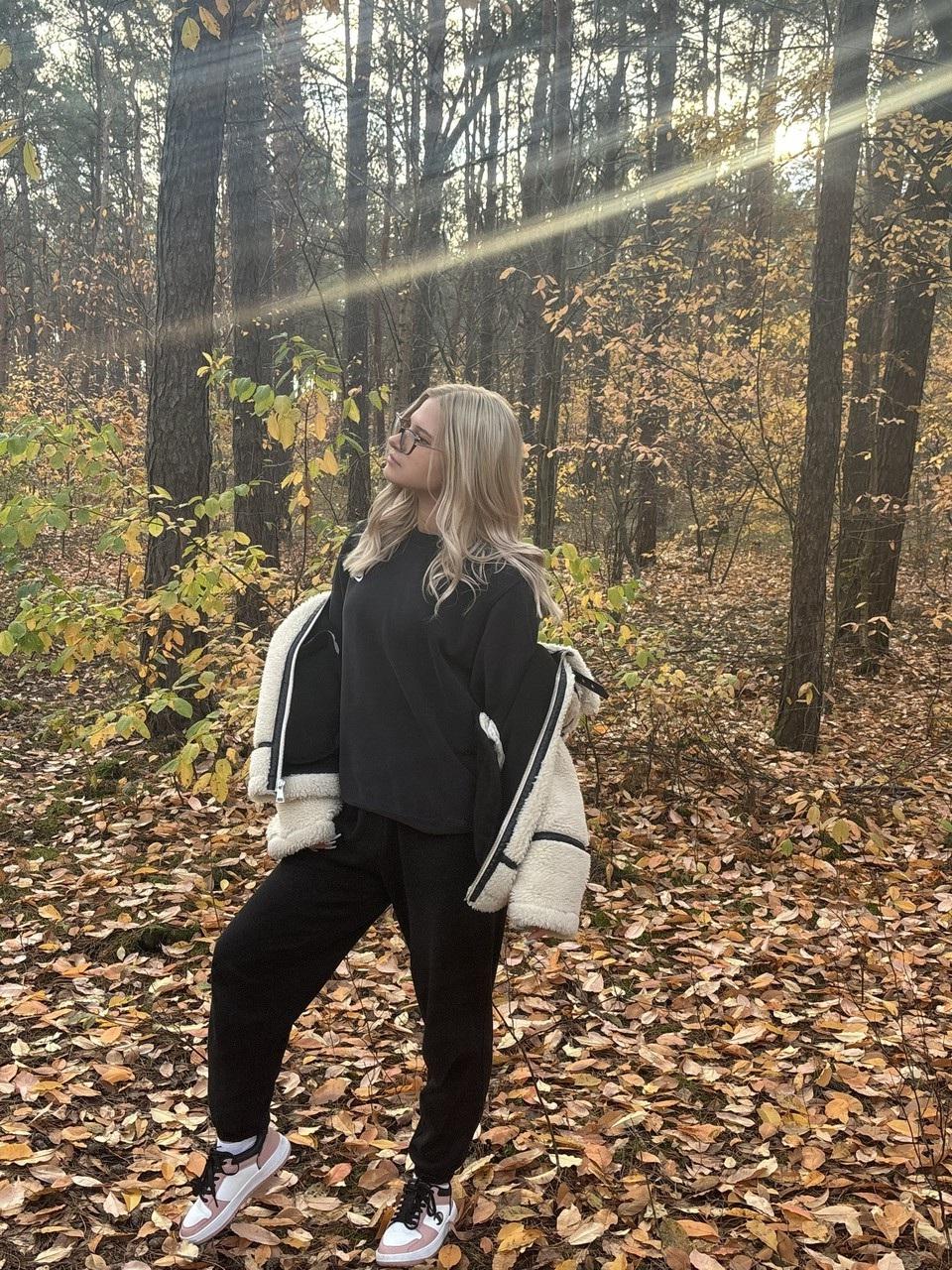 17P Glamorous teen Blondie Wiki posing in her great solo compilation