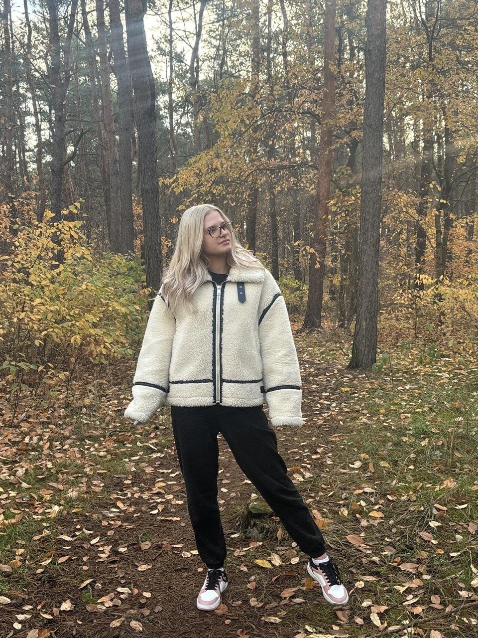 17P Glamorous teen Blondie Wiki posing in her great solo compilation