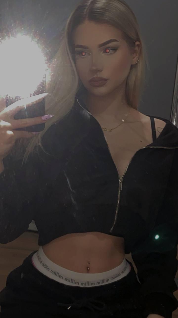 17P Glamorous teen Blondie Wiki posing in her great solo compilation