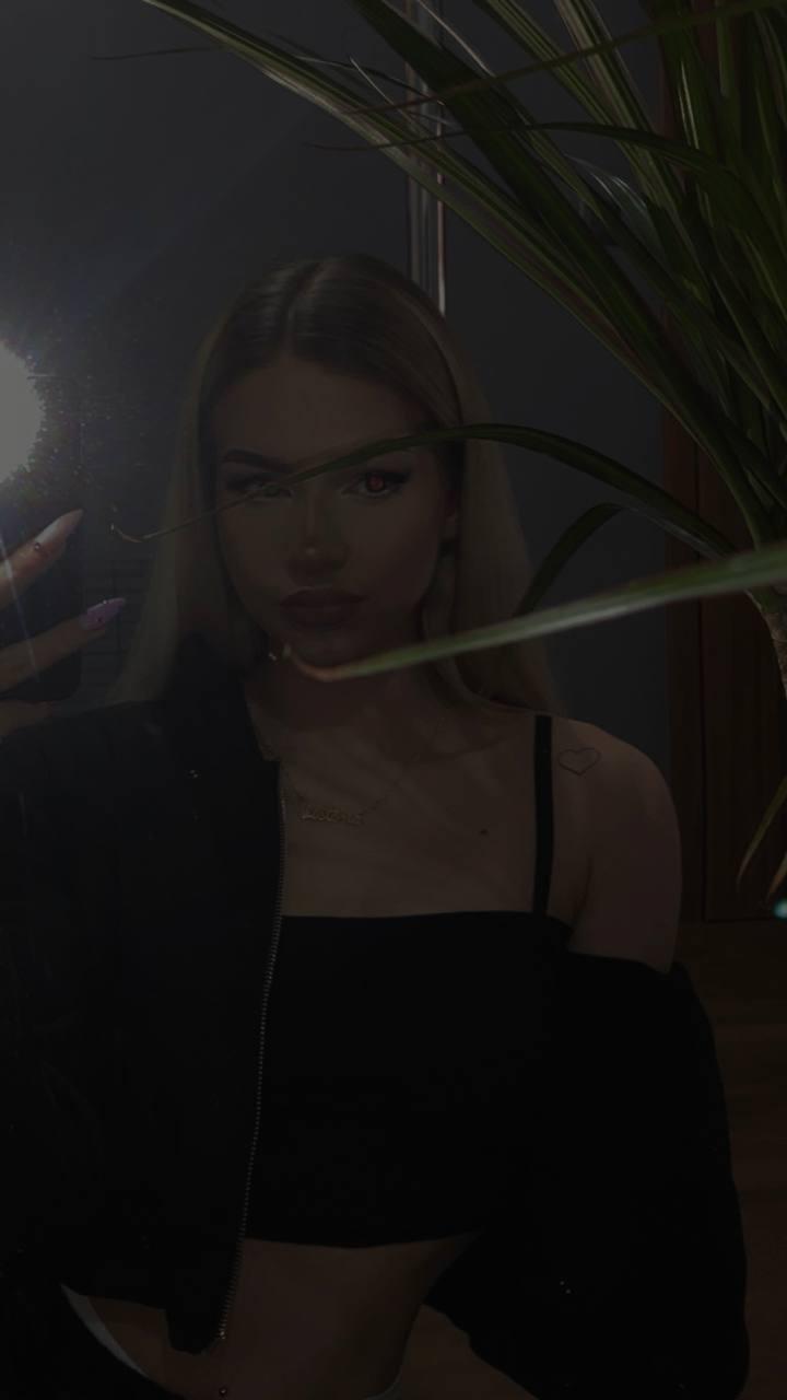 17P Glamorous teen Blondie Wiki posing in her great solo compilation