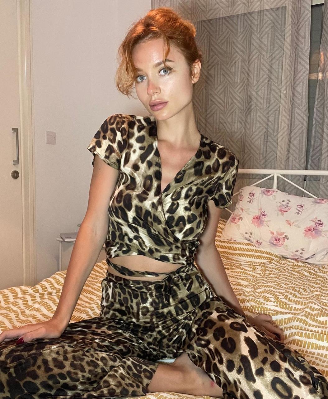 10P Attractive OnlyFans model Ginger Baby poses seductively in her compilation