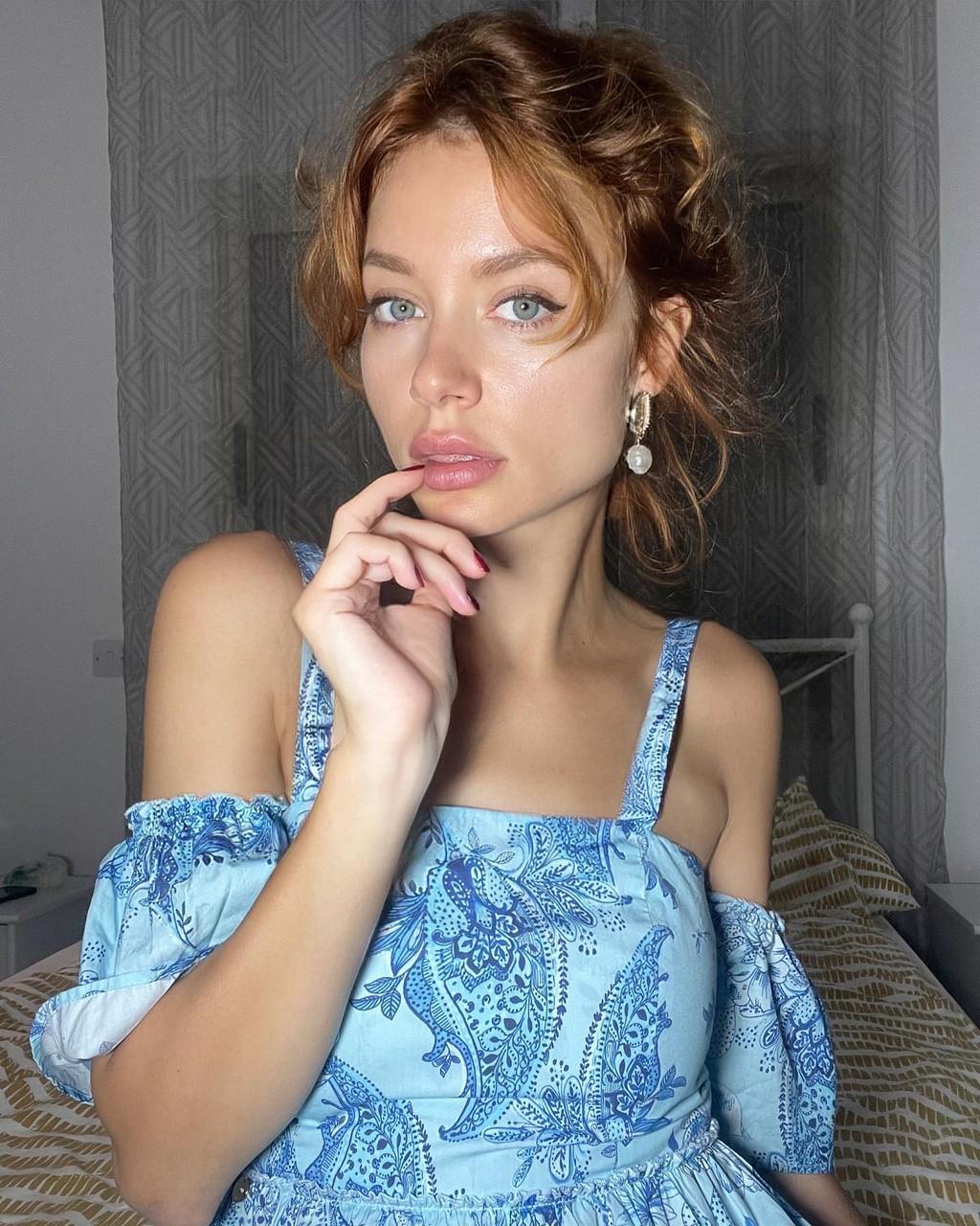 10P Attractive OnlyFans model Ginger Baby poses seductively in her compilation