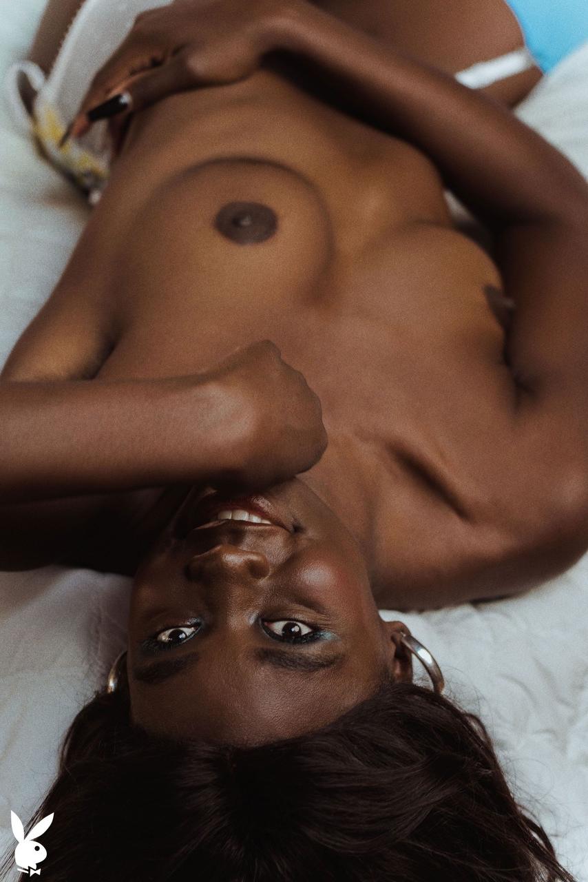 20P Glamorous black babe Victoria Antoinette does a sexy striptease on her bed