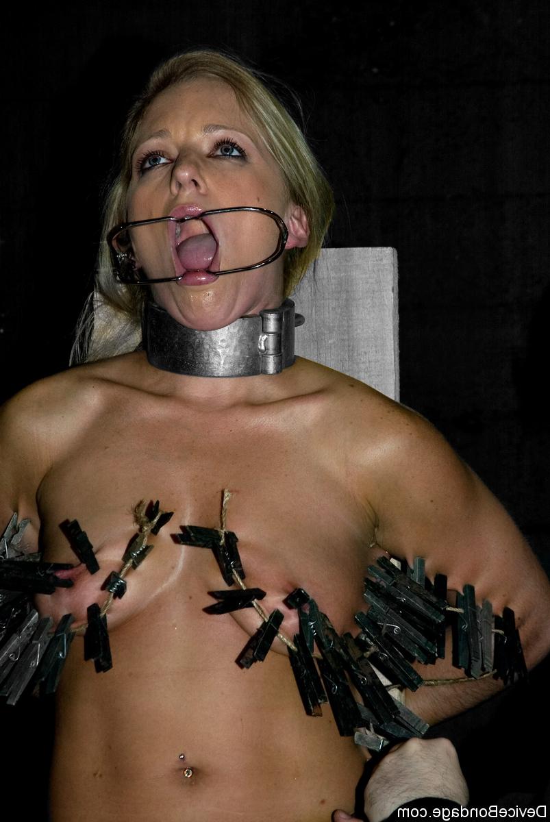 16P Naked blonde chick Dia Zerva is covered in clothespins in a dungeon