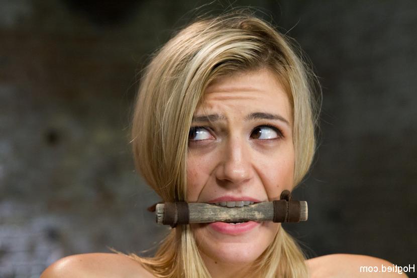 15P Blonde girl has her pink pussy penetrated while in bondage