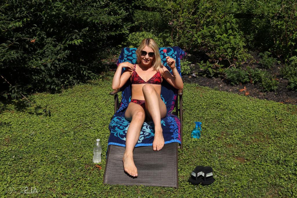 16P Blonde teen Minxx Marii performs vaginal insertions outdoors in sunglasses