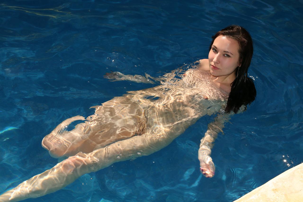20P Wet teenage babe Lila shows her sexy holes after going for a swim