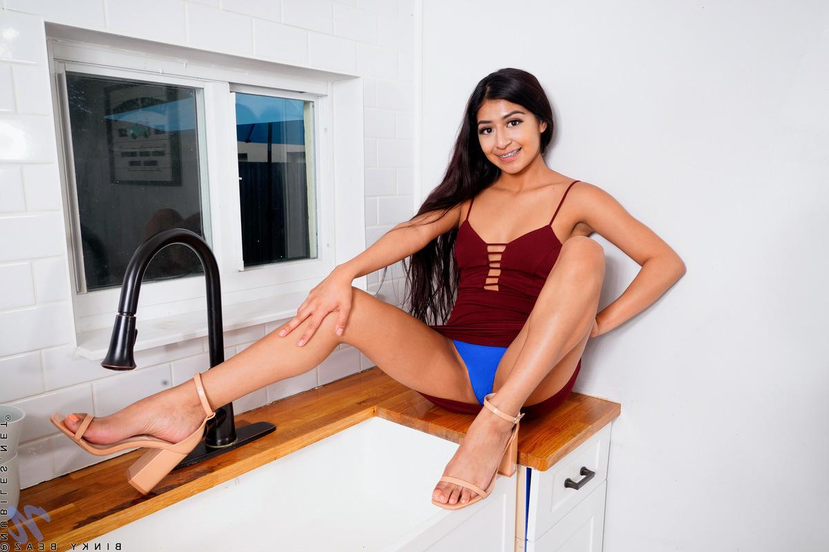 16P Nice brunette teen Binky Beaz masturbates with a cucumber on a kitchen counter