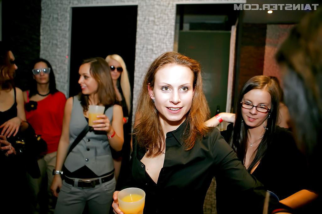 16P Нечеткие любители пачкаются на дикой вечеринке в ночном клубе