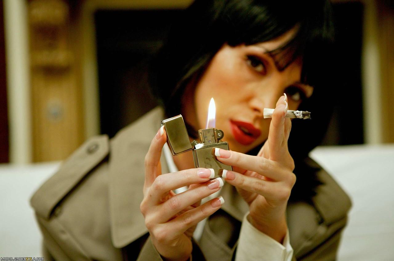 20P A pornstar canadense Nikki Benz leva uma surra hardcore de Johnny Sins