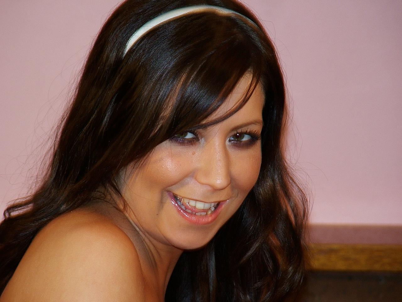 20P British babe Antonia Stokes flaunts her titties while toying herself